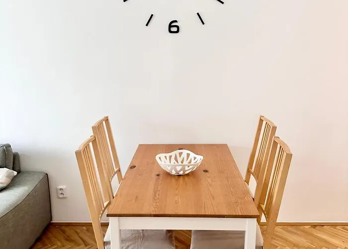 Viaduct View Apartment