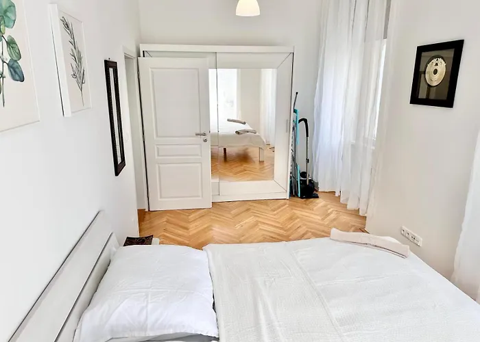 Viaduct View Apartment